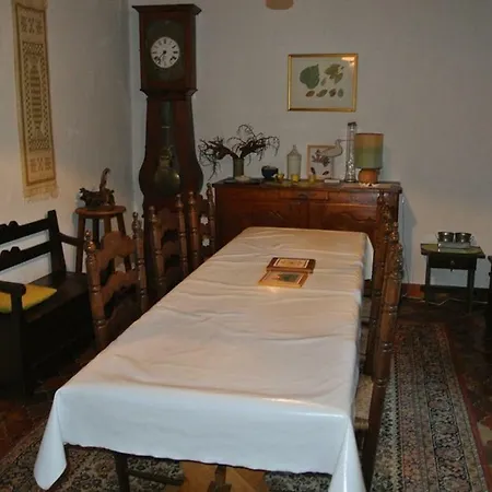 Two-bedroom House With Garden בית נופש *