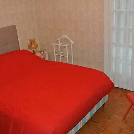 Two-bedroom House With Garden * סנגווינה