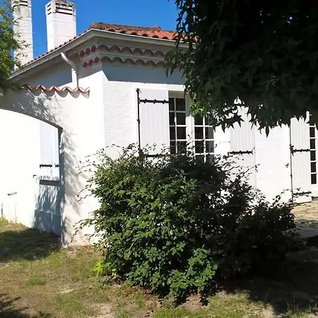Two-bedroom House With Garden * סנגווינה